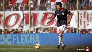 Gonzalo jara of estudiantes controls the ball under pressure from julian carranza of banfield during a match between estudiantes and banfield as part. La Confesion Que Pudo Cambiar El Destino De Gonzalo Jara En Europa Marcelo Bielsa Me Quiso Llevar Al Marsella