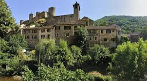 Les 12 Choses Incontournables A Faire Dans Le Parc Naturel Regional Des Grands Causses En 2020 Brousse Le Chateau Parc Naturel Parc Naturel Regional