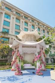 terkini keadaan di dewan beringin, gombak ketika ini. Exceptionally Beautiful Decor Themes We Discovered In 2018 Weddings Minimal Wedding Decor Beautiful Decor Wedding Deco