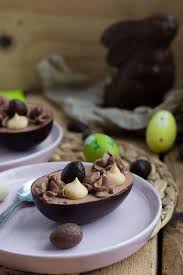 Oeufs Au Chocolat Pour Le Dessert De Paques Dessert Paques Recette Paques Gateau Oeufs De Paques Chocolat