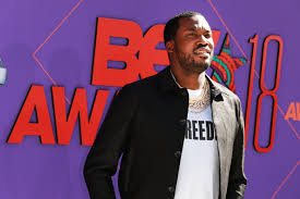 Despite several years of water under the bridge. Meek Mill Donated 6 000 Backpacks To Kids In Philadelphia The Fader