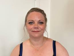 I lørdags stod den på brudeopsætning og brudemakeup igen 😍. Hvor heldig  har man lov til at være!👏🏻. Stort tillykke med den store dag Anika, jeg  håber I havde den dejligste dag