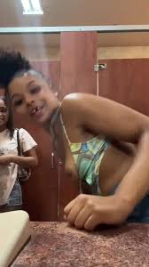 Chrisean Rock shows a titty - ThisVid.com