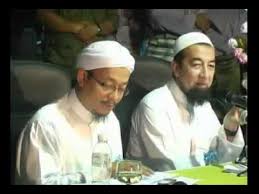 Sehingga, hukum memakai baju warna merah menurut para ulama adalah sebagai berikut. Eksklusif Hukum Lelaki Pakai Baju Warna Pink Ustaz Kazim Elias Al Hafiz Ustaz Azhar Idrus Youtube