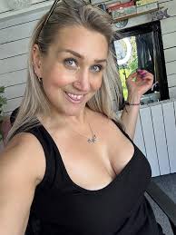 Men reject me as soon as they find out that i have wrinkles and stretch  marks. What about you?