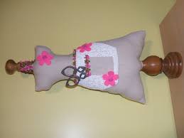 Mannequin Porte Ciseau Et Pique Aiguilles Epingles Fait Avec Un Vieux Pied De Lampe De Chevet Lampe Sur Pied Lampe De Chevet Pique