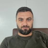 100+ profiluri „Albert”