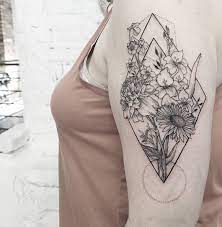 Geometric Flower Piece Done By Release852 At Inkandwatertattoo Tattoo Blackandwhite Blackwork Sunflower Tattoo Shoulder Leg Tattoos Trendy Tattoos