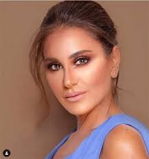 ضل اكتر من هيك شخصية مميزة تمثيل وأناقة...