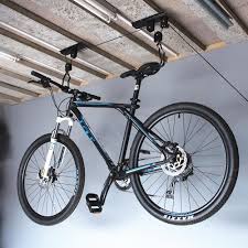 Support De Velo Pour Plafonds De 4 M De Hauteur Maxi Rangement Pratique Du Velo En Hauteur Pour Un Petit Prix Rangement Velos Rangement Velo Garage Range Velo