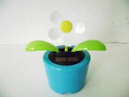 Historically, and still to a significant extent today, they are made from plain terracotta with no ceramic glaze, with a round shape, tapering inwards. Dekoration Solar Powered Dancing Red Daisy Flower Flip Flap Plant Swing Pot Burnt Orange Mobel Wohnen Stars Group Com