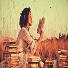 يصف ديستويفسكي المرأة القارئة فيقول عنها إن المرأة التي تقرأ الكتب لا تستطيع أن تحب بسهولة أنها فقط تبحث عن النظير الروحي الذ Painting Instagram Posts Art