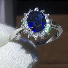 See photos of her handbags and find out more about them (including where to buy). Acheter Tomtosh Princesse Diana Kate Middleton 3 2ct De Cree Charms Bleu Bague De Fiancailles 925 Anneaux Pour Les Femmes Bijoux De 32 09 Du Shanqingmou Dhgate Com