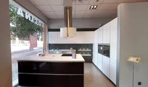 Le mostraremos nuestro amplio catálogo de posibilidades para amueblar su cocina en sevilla. Cocinas Sin Tirador Kocina
