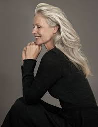 Elegant Over 40 S Style Hair Beautiful Gray Hair Long Hair Styles Ageless Beauty