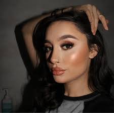 Antonia Townsend's Instagram, Twitter & Facebook