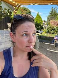 I want to share a card I made with Milly with basket. More information  about my card