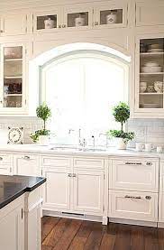 Many Trends Come And Go But The Timeless White Kitchen Is A True Classic That Will Never Go Out Mutfak Tasarimlari Mutfak Yeniden Modelleme Mutfak Dekorasyonu