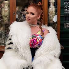 Official tolvai reni stream featuring tolvai reni singles, covers and albums. Tolvai Reni Photos Facebook