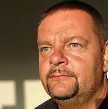 💐 Boldog születésnapot kívánunk 𝐒𝐳𝐮̋𝐜𝐬 𝐎𝐥𝐜𝐬𝐯𝐚́𝐫𝐲  𝐆𝐞𝐥𝐥𝐞́𝐫𝐭𝐧𝐞𝐤, társulatunk színművészének! Isten éltessen sokáig,  Gellért! 🤗 #tomcsasándor #tomcsasándorszínház #színház