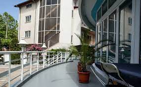 Recent construit ( 2003 ) hotelul dispune de camere cu mobilier nou alte facilitati oferite la hotel allegro: Hotel Allegro