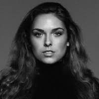 Holly Knox's Instagram, Twitter & Facebook