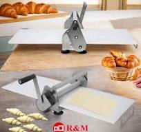 A Bakery Bread Mini Tabletop Croissant Hand Table Top Small Manual Dough  Sheeter Roller Machine for Pastry Dought Price Home Use