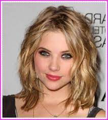 Medium Length Hairstyles For Round Faces Have Become Hot Discussion Between Many Women Who Have A Round Face Many Haarschnitt Frisur Langes Gesicht Bob Frisur