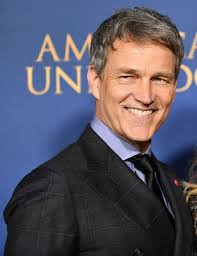 Correct pronunciation of da-shane or dez-chain