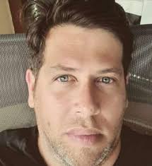 Hi I am 45 years young from and currently living in London. I am originally  from Belgium and grew up in Amsterdam. My father was American and my mum is  French, (I