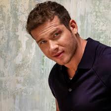 Oliver Stark wants to keep exploring Buck's bisexuality