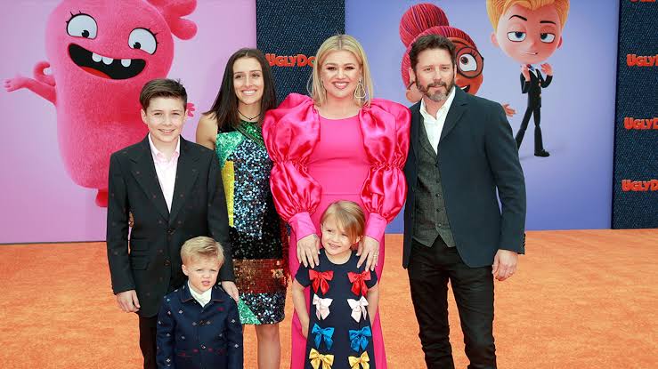 Reba McEntire Reveals How Kelly Clarkson's Kids Are Coping With Dad's Death