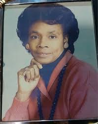 Etta Ellison's Instagram, Twitter & Facebook