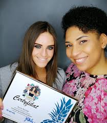 Wczoraj odbyło się kolejne szkolenie indywidualnie z loków zakładanych,  metodą Lealoki 😉. Po roku prowadzenia szkoleń, mogę bez dyskusji nazwać,  ją autorską i dopracowaną do perfekcji 😉🌶️ Chcesz poszerzyć ofertę  swojego salonu,