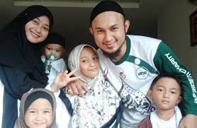 Vokalis kumpulan wings, awie menyifatkan jumlah tuntutan nafkah yang dikemukan oleh bekas isterinya. Pendapatan Imam Muda Syed Faris Jadi Isu Bekas Isteri Mahu Proses Tuntutan Nafkah Anak Selesai Luar