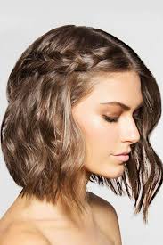 E non ci rivolgiamo solo alle donne che hanno i capelli ricci o mossi, particolarmente soggette a questo tipo di problema. 1001 Idee Per Acconciature Per Capelli Corti Tante Idee E Fai Da Te Facili Per L Intero 2017