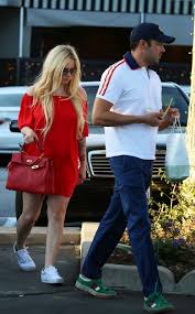 Avril lavigne keeps close to boyfriend mod sun while out on date night avril lavigne and mod sun wrap their arms around each other while arriving at boa steakhouse for dinner on saturday (february. Avril Lavigne Is Dating A Billionaire Know Who Is Her New Boyfriend Married Biography