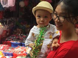 Tết Trung thu: Tiểu thương phố Hàng Mã thu bộn tiền nhờ bán hàng trên...  Facebook, Zalo