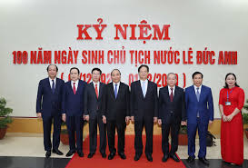 Nguyễn đức anh là nơi chia sẻ về marketing, bán hàng từ những trải nghiệm chào mừng bạn đã đến với blog của nguyễn đức anh, trong bài viết này mình sẽ chia sẻ với bạn về sms marketing và. Ká»· Niá»‡m 100 NÄƒm Ngay Sinh Chá»§ Tá»‹ch NÆ°á»›c Le Ä'á»©c Anh Vtv Vn