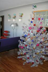 Photos Of Your Retro Holiday Decor 400 Images Already Here Aluminum Christmas Tree Vintage Aluminum Christmas Tree Tinsel Christmas Tree