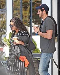 Jun 25, 2021 · das hat gesessen: Jameel Hassan Bio Alter Vermogen Beziehung Zu Rihanna Kurzinfos