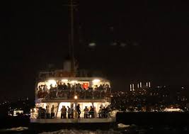 Beşiktaş üsküdar motor bindim üsküdar eminönü vapur iskele kalabalık ve izdiham insanlar birbirlerini ezdi bayram da bedava olan iett otobüs şehir hatları. Istanbul Da Gece Vapur Seferleri Bu Cuma Basliyor