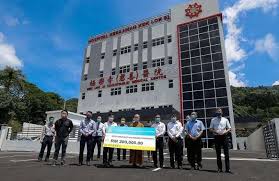 Puncak tertinggi maladewa hanya 2.3 meter di atas permukaan laut sehingga dikenal juga sebagai negara yang memiliki puncak tertinggi paling rendah di dunia. Buddhist Non Profit Hospital To Help The Needy In Penang Malaysia Buddhistdoor
