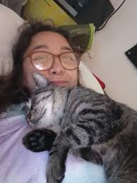 Took a picture of my mom's pothead last night.. she's so 😊 cute 🪴