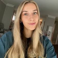 Abigail Vandenberg's Instagram, Twitter & Facebook