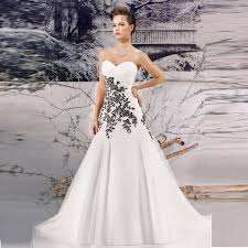 Abiti Da Sposa E Promessa Di Matrimonio Romantici In Bianco E In Colore 1 Pagina Culturale