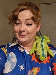 Elsa cosplay: classic braid or down-do wig?