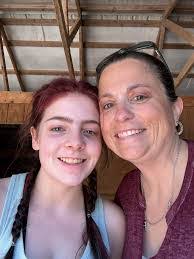 Melissa Troup's Instagram, Twitter & Facebook