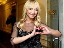 #кристинаорбакайте #пьянаявишня #хит #клипглавная роль: Potom Sadis Popoj Na Ee Gryaz Est Chto To Vulgarnoe Orbakajte S Konusami Na Goloj Grudi Zakinula Nogi Na Stul Bulvar Shoubiz