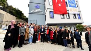 Akp Li Uskudar Belediyesi Yurt Binasini Ensar Vakfi Na Bedelsiz Vermis 2020 Kizlar Gelin Ordu